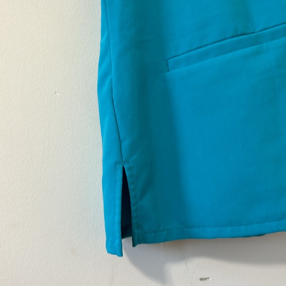 FIGS Scrub Casma Three-Pocket Scrub Top Teal Size Large - Picture 5 of 9